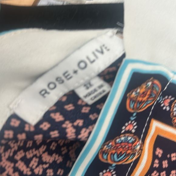 Beautiful floral top in 3x - Picture 4 of 4